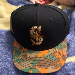 navy and Camo Cap with S Logo Seattle Mariners fitted hat size 7 1/8